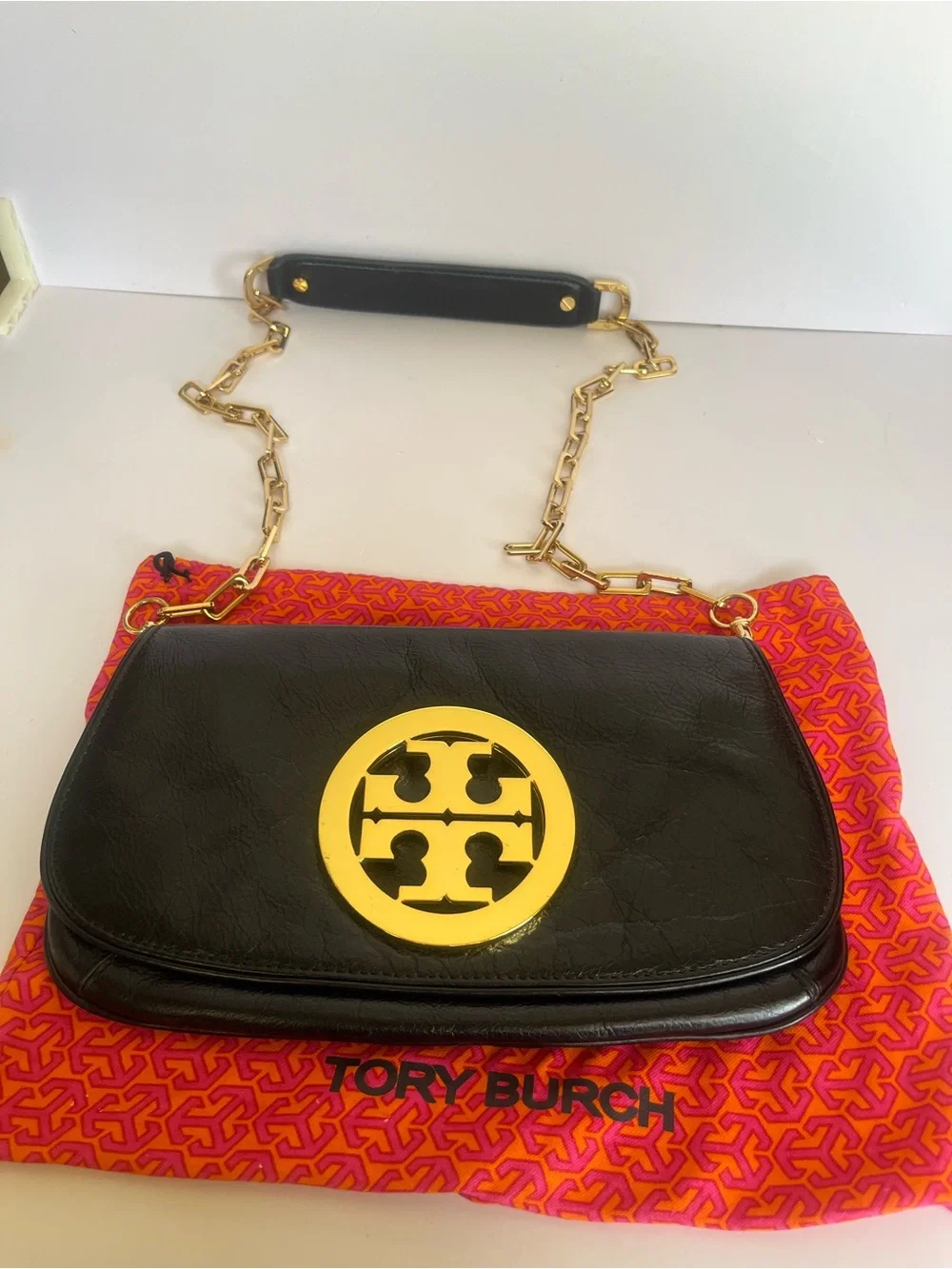 Like New w/tag: Tory Burch Logo Clutch Leather Bag